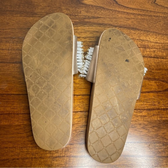 Badgley Mischka
Horton Embellished Satin Slide Sandals SIZE:8 - Picture 16 of 16